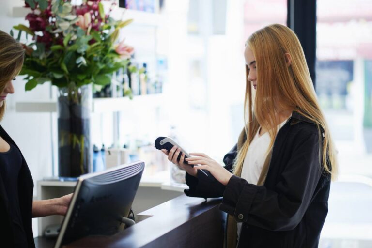 Caisse pour salon de coiffure : coiffez, le reste suit